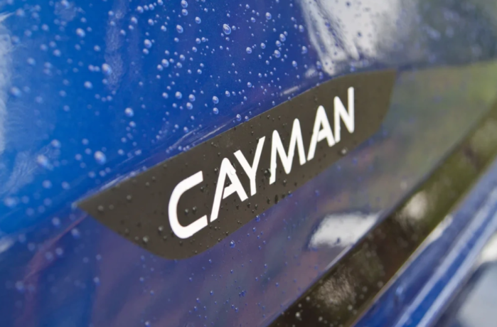 Автобокс "CAYMAN" F1 двухцветный 420L купить недорого с доставкой в Абакан