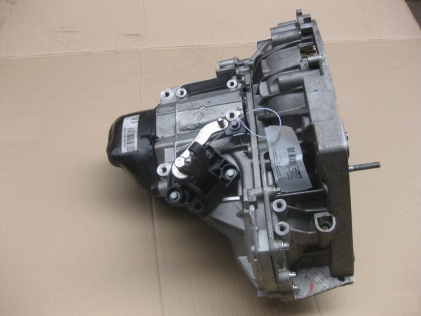 Механическая коробка переключения передач (МКПП 5-ст.) Renault JR5-514, двигатель К4М  1.6 16V, новая, оригинал 320106193R 8200934990 купить недорого с доставкой в Абакан