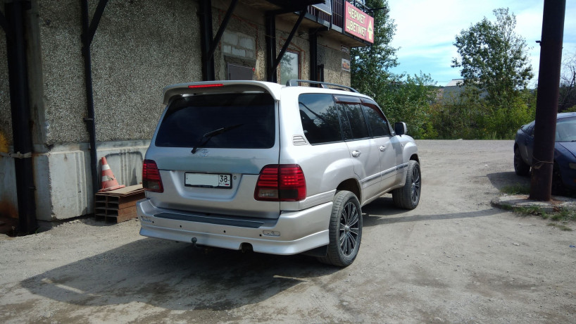 Накладки на задний бампер (сток) Toyota Land Cruiser 100 купить недорого с доставкой в Абакан